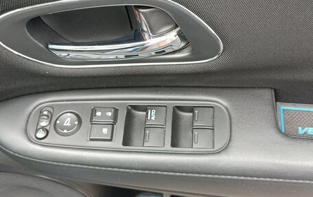 Honda Vezel, 2014 год, 1 750 000 рублей, 19 фотография