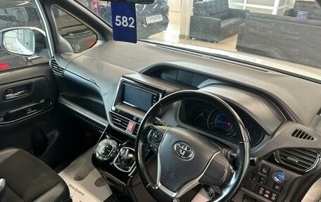 Toyota Noah III, 2018 год, 2 779 000 рублей, 11 фотография