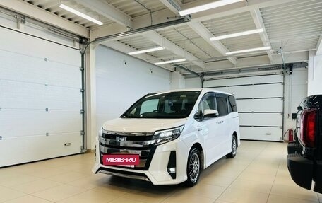 Toyota Noah III, 2018 год, 2 779 000 рублей, 2 фотография