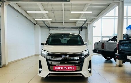 Toyota Noah III, 2018 год, 2 779 000 рублей, 9 фотография