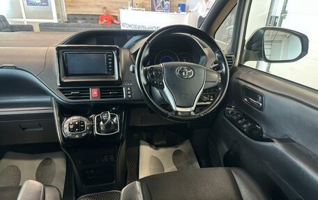 Toyota Noah III, 2018 год, 2 779 000 рублей, 15 фотография
