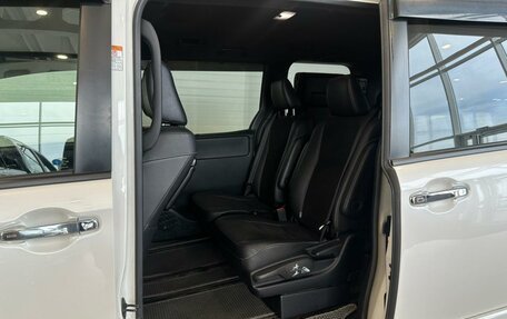 Toyota Noah III, 2018 год, 2 779 000 рублей, 17 фотография