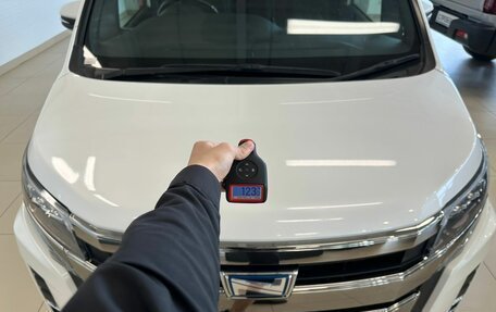 Toyota Noah III, 2018 год, 2 779 000 рублей, 30 фотография