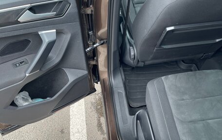 Volkswagen Tiguan II, 2018 год, 2 495 000 рублей, 15 фотография