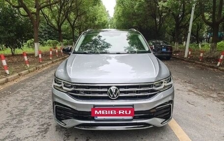 Volkswagen Tiguan II, 2021 год, 2 510 000 рублей, 2 фотография