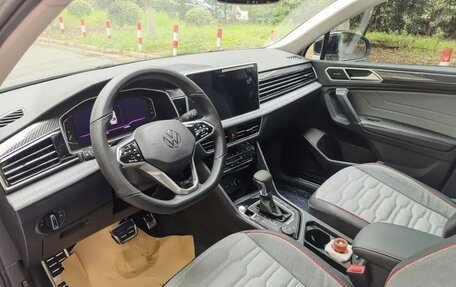 Volkswagen Tiguan II, 2021 год, 2 510 000 рублей, 10 фотография
