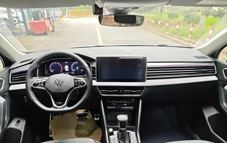 Volkswagen Tiguan II, 2021 год, 2 510 000 рублей, 11 фотография