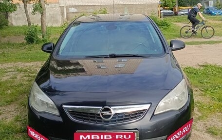 Opel Astra J, 2010 год, 600 000 рублей, 2 фотография