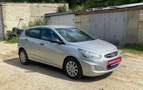 Hyundai Solaris II рестайлинг, 2011 год, 750 000 рублей, 5 фотография