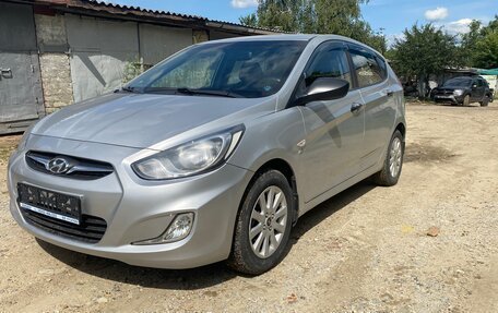 Hyundai Solaris II рестайлинг, 2011 год, 750 000 рублей, 8 фотография