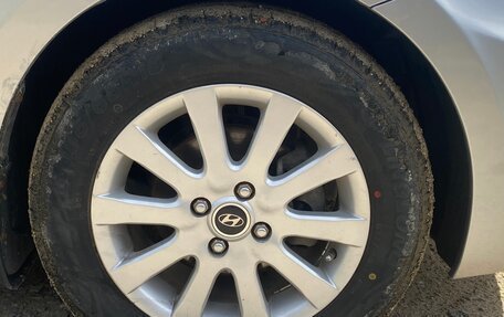 Hyundai Solaris II рестайлинг, 2011 год, 750 000 рублей, 17 фотография