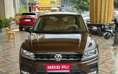 Volkswagen Tiguan II, 2018 год, 1 500 055 рублей, 2 фотография