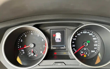 Volkswagen Tiguan II, 2018 год, 1 500 055 рублей, 11 фотография