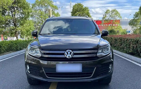 Volkswagen Tiguan I, 2015 год, 1 850 055 рублей, 2 фотография