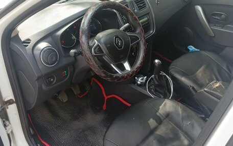 Renault Logan II, 2018 год, 550 000 рублей, 6 фотография
