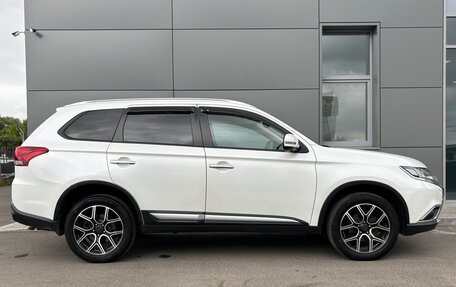 Mitsubishi Outlander III рестайлинг 3, 2018 год, 2 550 000 рублей, 4 фотография