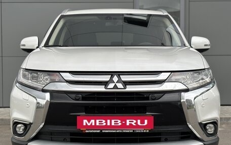 Mitsubishi Outlander III рестайлинг 3, 2018 год, 2 550 000 рублей, 2 фотография