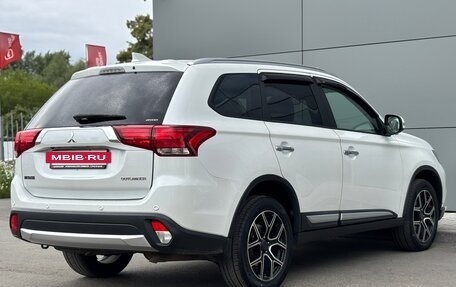 Mitsubishi Outlander III рестайлинг 3, 2018 год, 2 550 000 рублей, 5 фотография