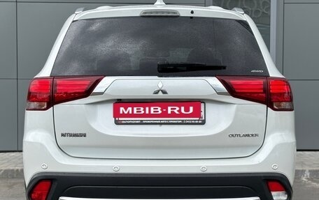 Mitsubishi Outlander III рестайлинг 3, 2018 год, 2 550 000 рублей, 6 фотография
