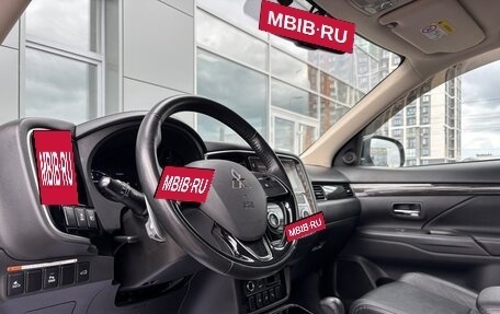 Mitsubishi Outlander III рестайлинг 3, 2018 год, 2 550 000 рублей, 10 фотография
