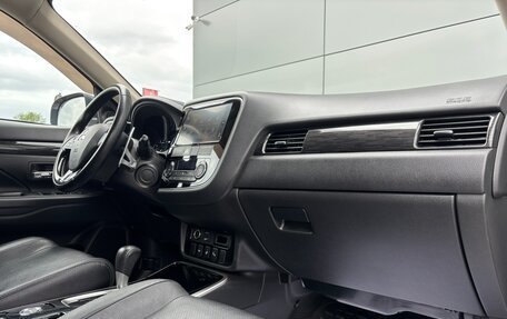 Mitsubishi Outlander III рестайлинг 3, 2018 год, 2 550 000 рублей, 20 фотография