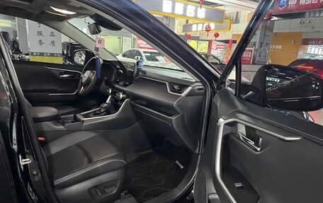 Toyota RAV4, 2023 год, 2 550 574 рублей, 13 фотография
