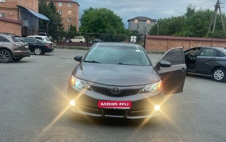 Toyota Camry, 2013 год, 900 000 рублей, 2 фотография