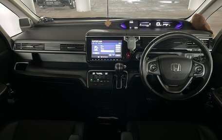 Honda Stepwgn IV, 2017 год, 1 970 000 рублей, 14 фотография
