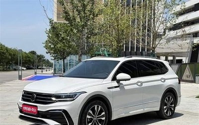 Volkswagen Tiguan II, 2022 год, 2 700 000 рублей, 1 фотография