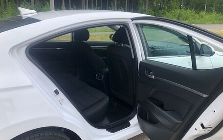 Hyundai Elantra VI рестайлинг, 2020 год, 1 500 000 рублей, 13 фотография