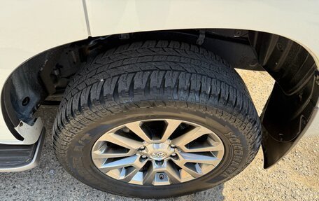 Toyota Land Cruiser Prado 150 рестайлинг 2, 2017 год, 4 750 000 рублей, 7 фотография