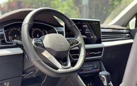 Volkswagen Tiguan II, 2022 год, 2 700 000 рублей, 5 фотография