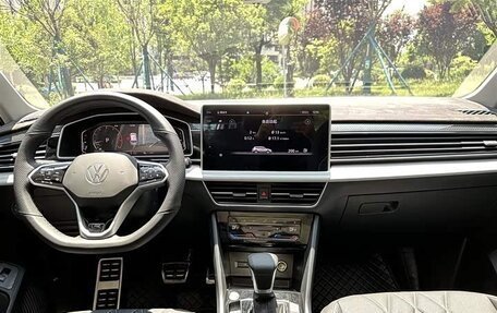 Volkswagen Tiguan II, 2022 год, 2 700 000 рублей, 4 фотография
