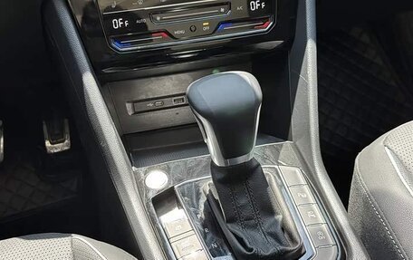Volkswagen Tiguan II, 2022 год, 2 700 000 рублей, 6 фотография