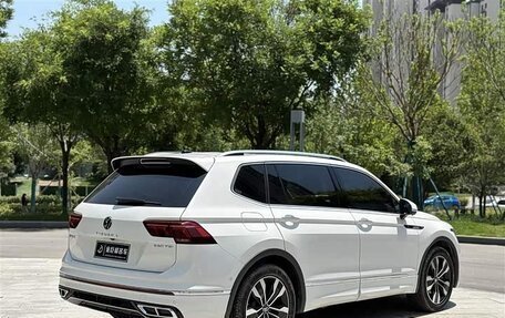Volkswagen Tiguan II, 2022 год, 2 700 000 рублей, 9 фотография