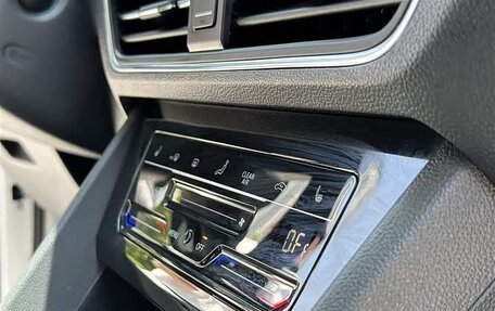 Volkswagen Tiguan II, 2022 год, 2 700 000 рублей, 13 фотография