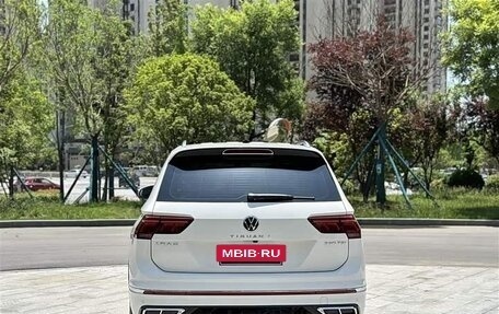Volkswagen Tiguan II, 2022 год, 2 700 000 рублей, 8 фотография