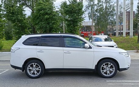 Mitsubishi Outlander III рестайлинг 3, 2014 год, 1 699 000 рублей, 5 фотография
