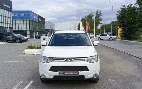 Mitsubishi Outlander III рестайлинг 3, 2014 год, 1 699 000 рублей, 2 фотография