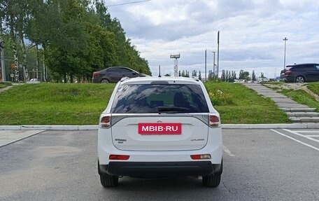 Mitsubishi Outlander III рестайлинг 3, 2014 год, 1 699 000 рублей, 7 фотография