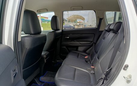 Mitsubishi Outlander III рестайлинг 3, 2014 год, 1 699 000 рублей, 15 фотография