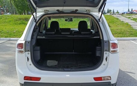 Mitsubishi Outlander III рестайлинг 3, 2014 год, 1 699 000 рублей, 12 фотография