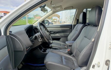 Mitsubishi Outlander III рестайлинг 3, 2014 год, 1 699 000 рублей, 20 фотография
