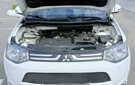 Mitsubishi Outlander III рестайлинг 3, 2014 год, 1 699 000 рублей, 11 фотография