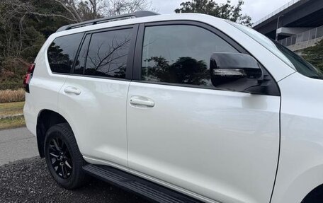 Toyota Land Cruiser Prado 150 рестайлинг 2, 2021 год, 3 500 000 рублей, 5 фотография