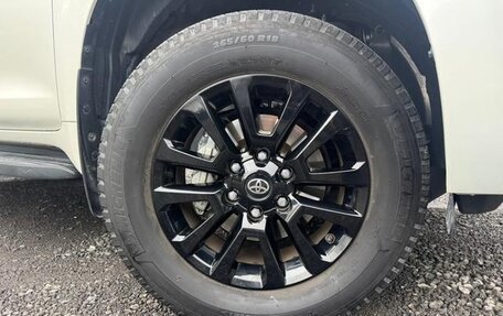 Toyota Land Cruiser Prado 150 рестайлинг 2, 2021 год, 3 500 000 рублей, 3 фотография