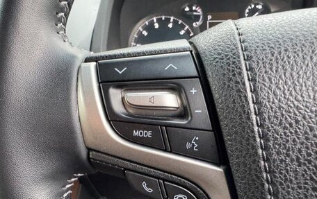 Toyota Land Cruiser Prado 150 рестайлинг 2, 2021 год, 3 500 000 рублей, 20 фотография