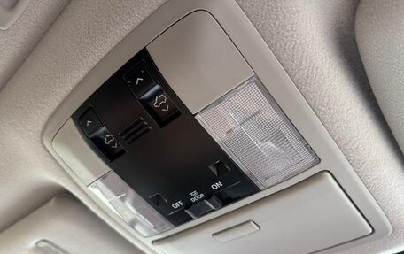Toyota Land Cruiser Prado 150 рестайлинг 2, 2021 год, 3 500 000 рублей, 29 фотография