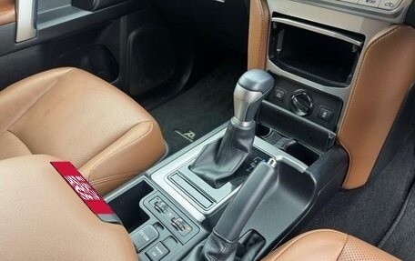 Toyota Land Cruiser Prado 150 рестайлинг 2, 2021 год, 3 500 000 рублей, 26 фотография