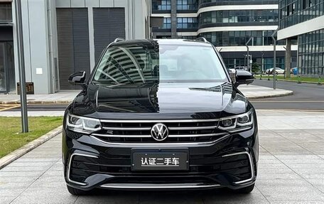 Volkswagen Tiguan II, 2022 год, 2 780 000 рублей, 2 фотография